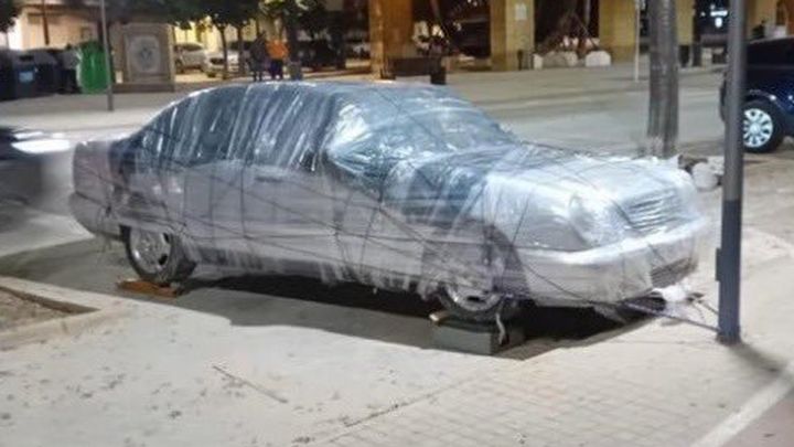 Coche envasado al vacío / TWITTER