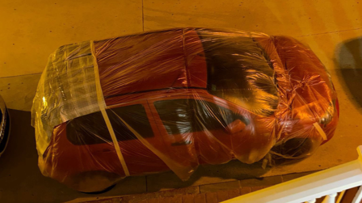 Coche empapelado / TWITTER