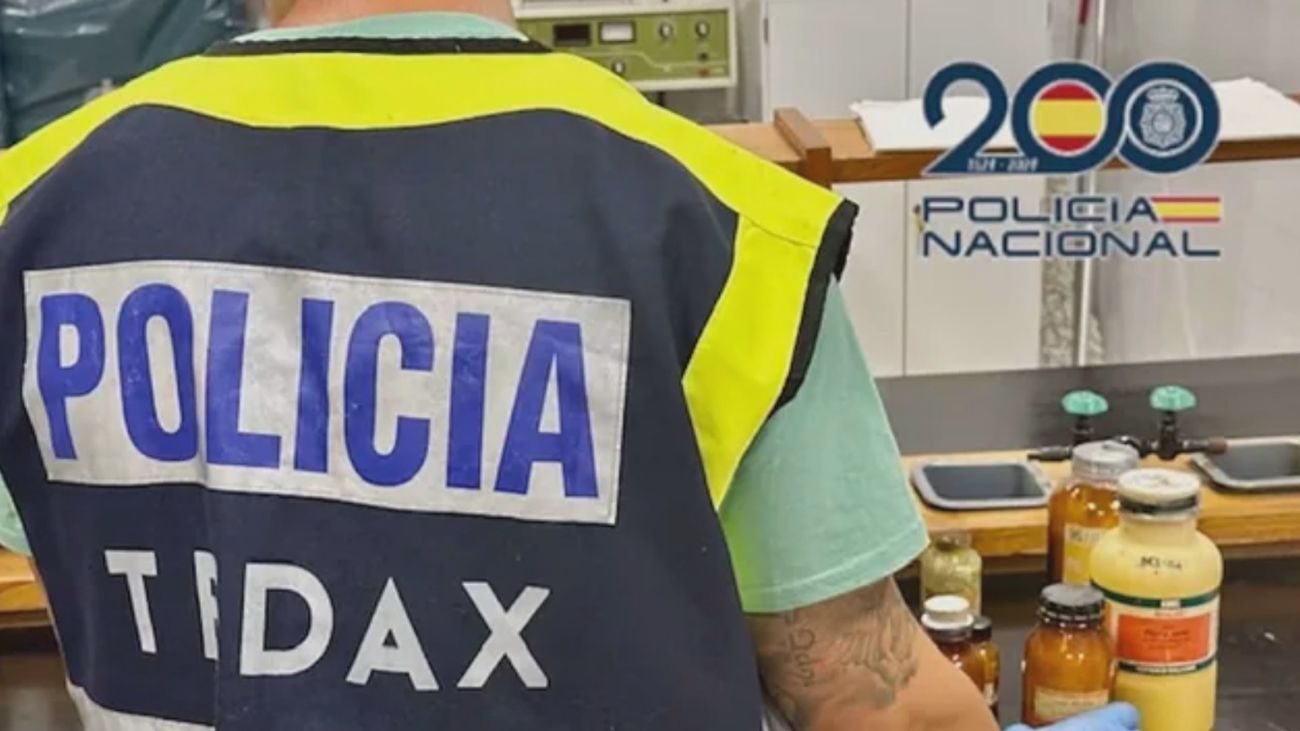 Los Tedax retiran de varios laboratorios de institutos de Madrid recipientes con ácido pícrico