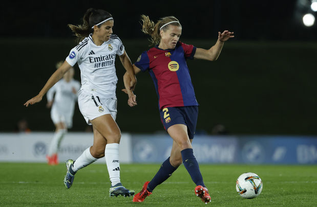 Alba Redondo ante el Barça / EFE