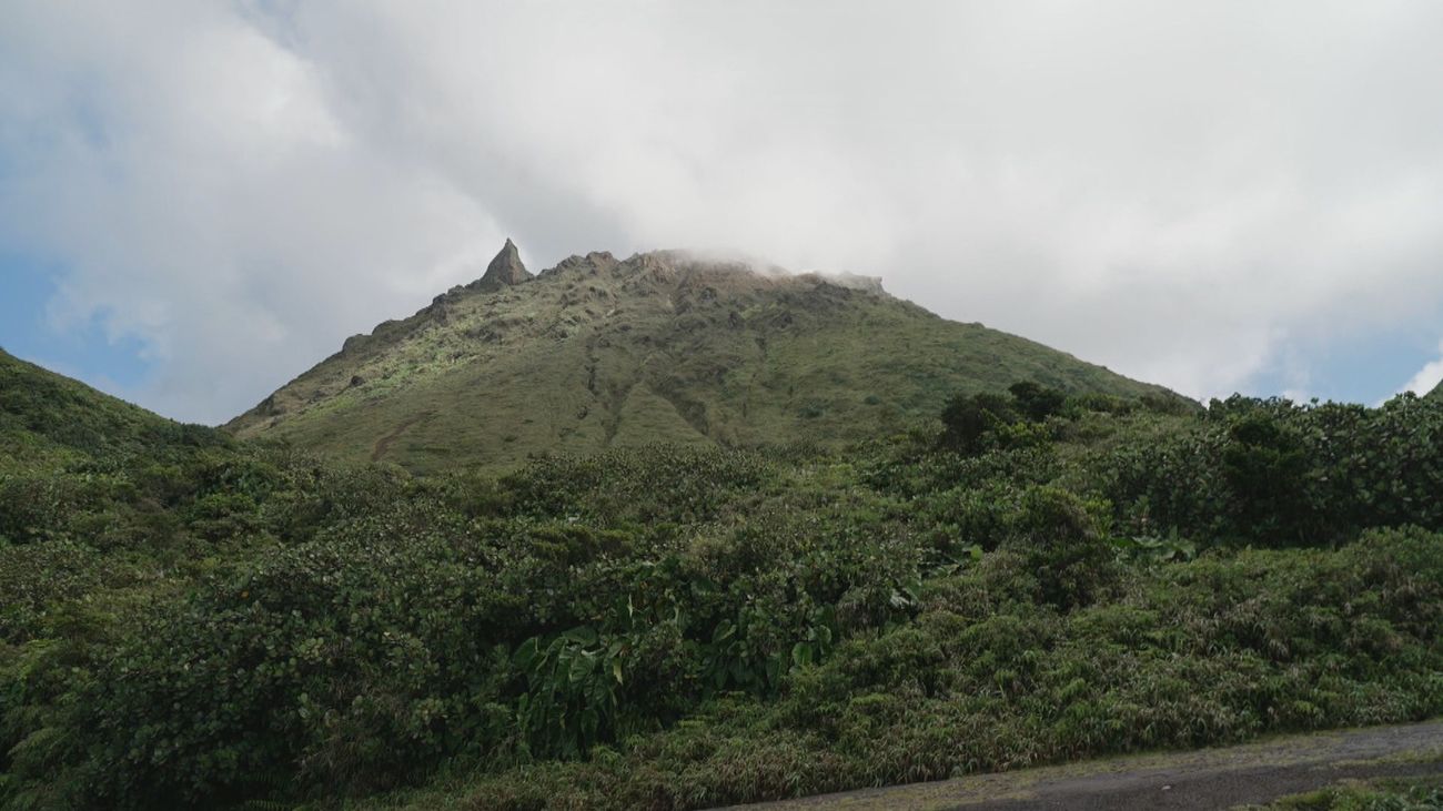 El volcán activo La Soufrière, la joya del Parque Nacional de Guadalupe