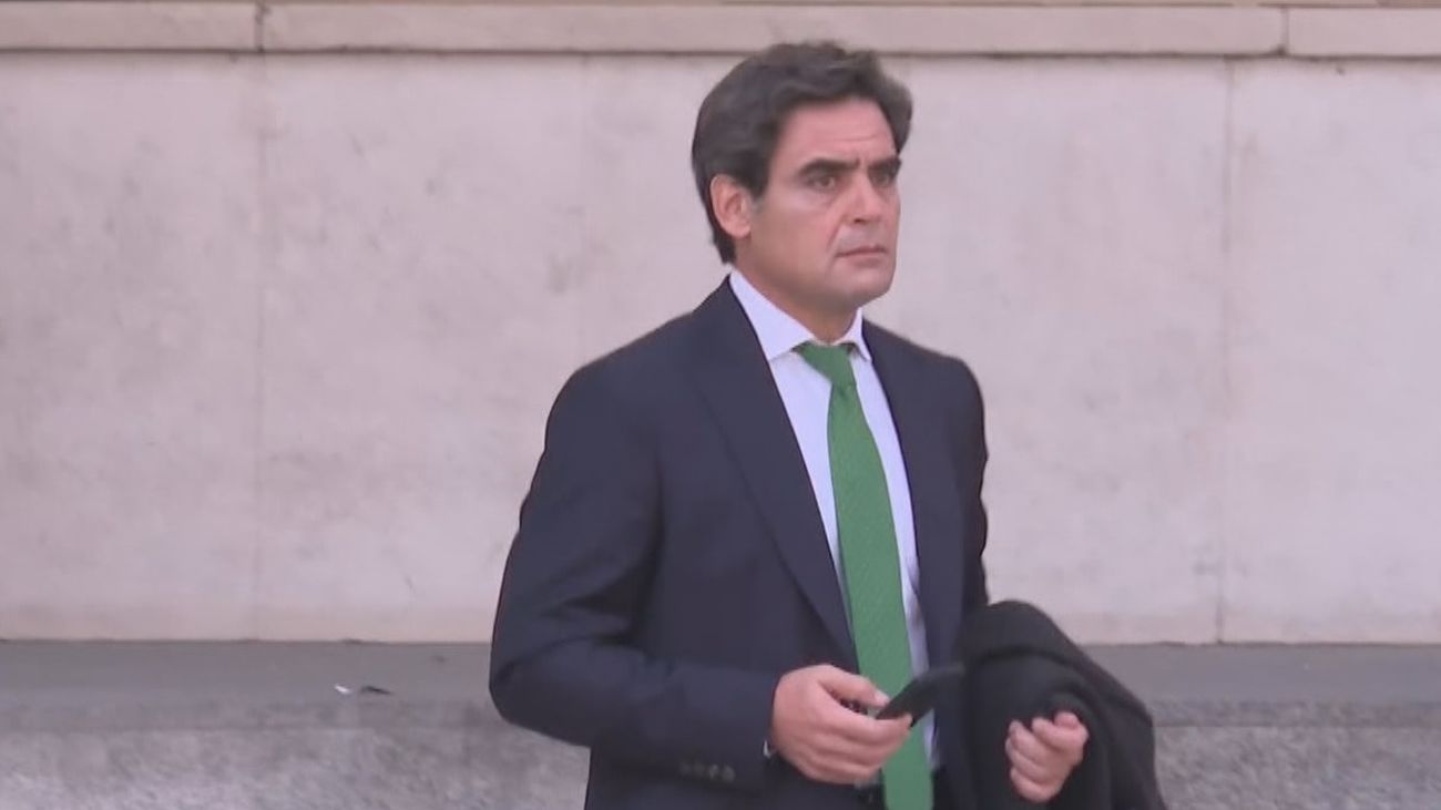 El juez del caso de Begoña Gómez imputa al exconsejero madrileño Juan José Güemes