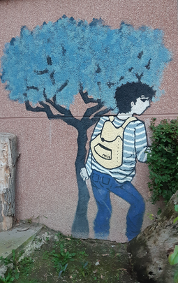 Mural realizado en un edificio de la calle de Maqueda, en Aluche (Madrid) / P.O.