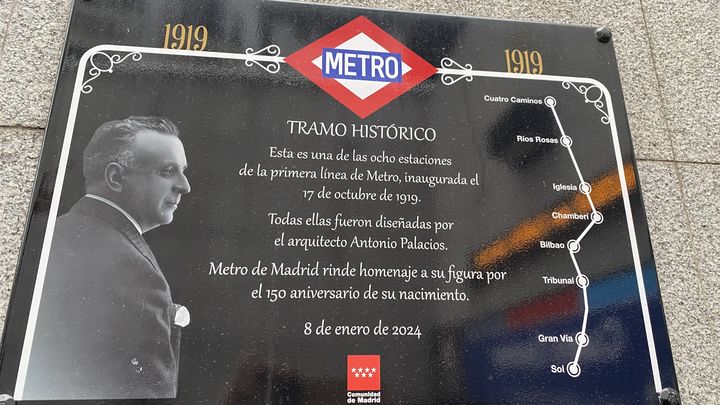 Placa conmemorativa del primer tramo histórico / REDACCIÓN