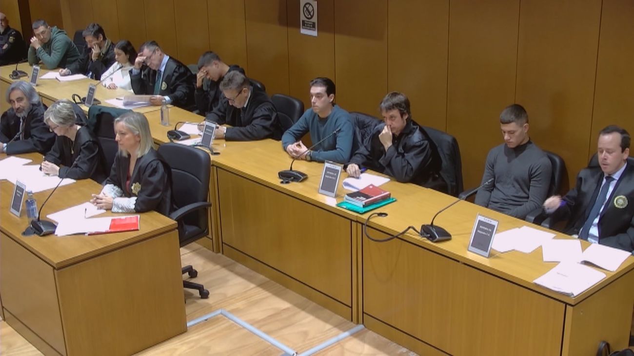 El jurado declara culpables de asesinar a Samuel Luiz a los cuatro hombres y exculpa a la mujer