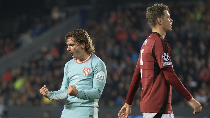 Griezmann ante el Slavia de Praga / EFE