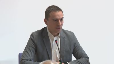 Lobato no dimite y denuncia un "linchamiento" por dirigentes de su partido