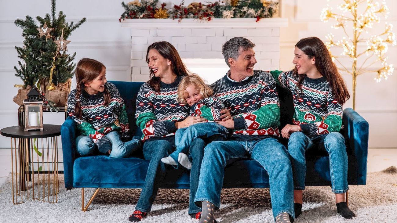 Metro de Madrid lanza a la venta su nuevo jersey de Navidad