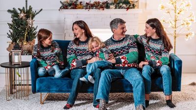 Metro de Madrid lanza a la venta su nuevo jersey de Navidad