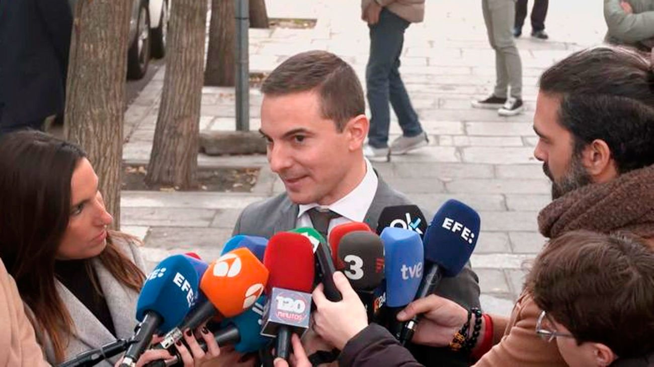 Lobato renunciará a su sueldo como senador y se reincorporará a la Agencia Tributaria