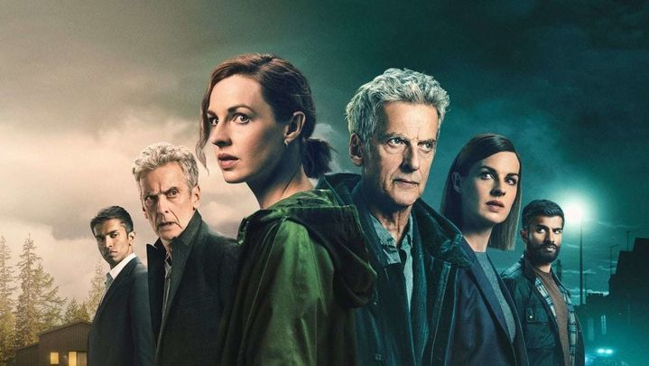 Los protagonistas de La Hora del Diablo, en distintas líneas temporales (Prime Video) / Enseriados