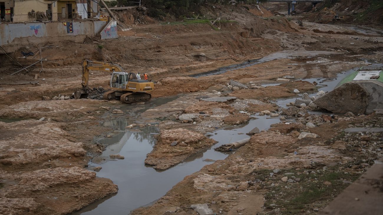 Comienzan los trabajos previos a la limpieza del barranco del Poyo en Valencia