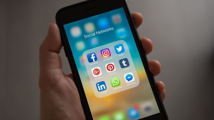 Redes sociales en un smartphone / EUROPA PRESS