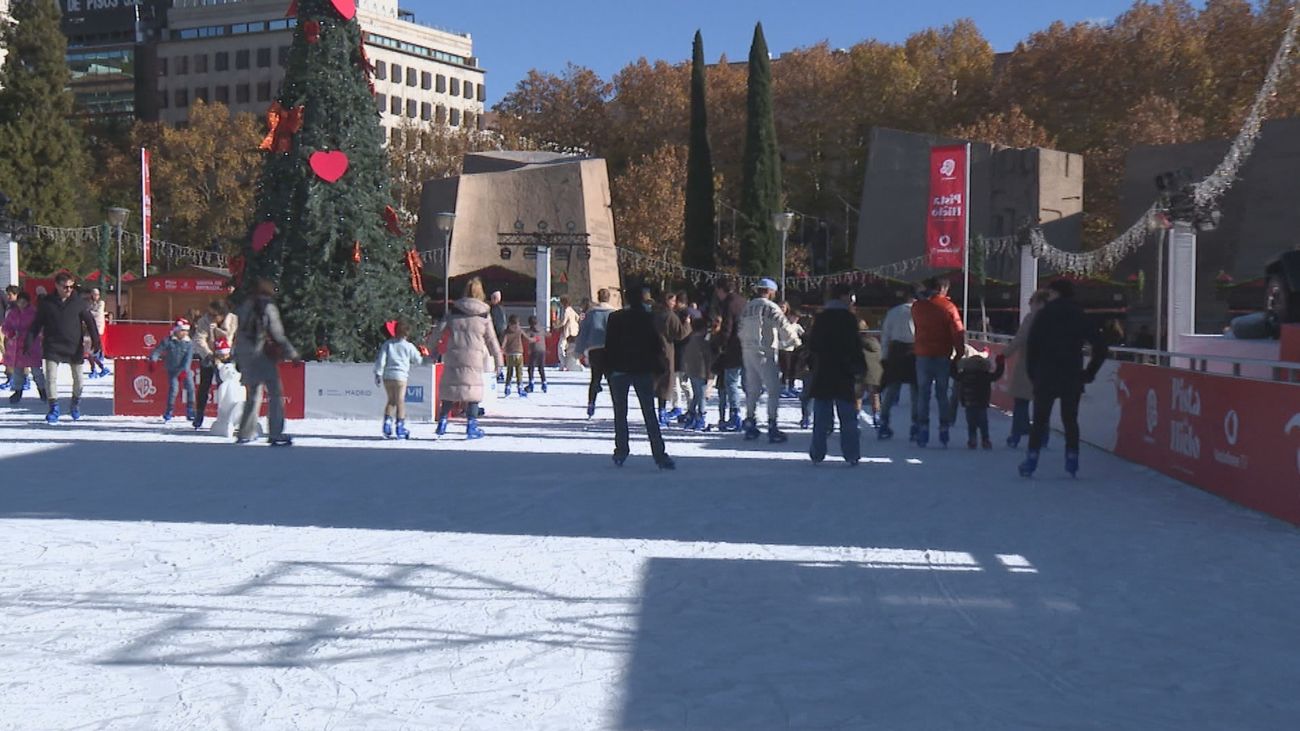 Mercadillo de artesanía, feria y pista de hielo en Colón, un  plan perfecto para esta Navidad