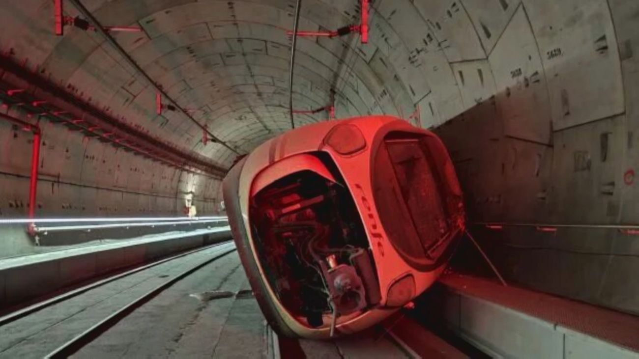 Retirado el tren accidentado en octubre del túnel Atocha-Chamartín sin interrumpir el servicio