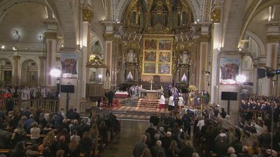 Los Reyes arropan a familiares de las víctimas de la DANA en la misa funeral de Valencia