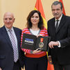 Ayuso, 'Maratoniana de Honor' por su apoyo al Maratón de Madrid