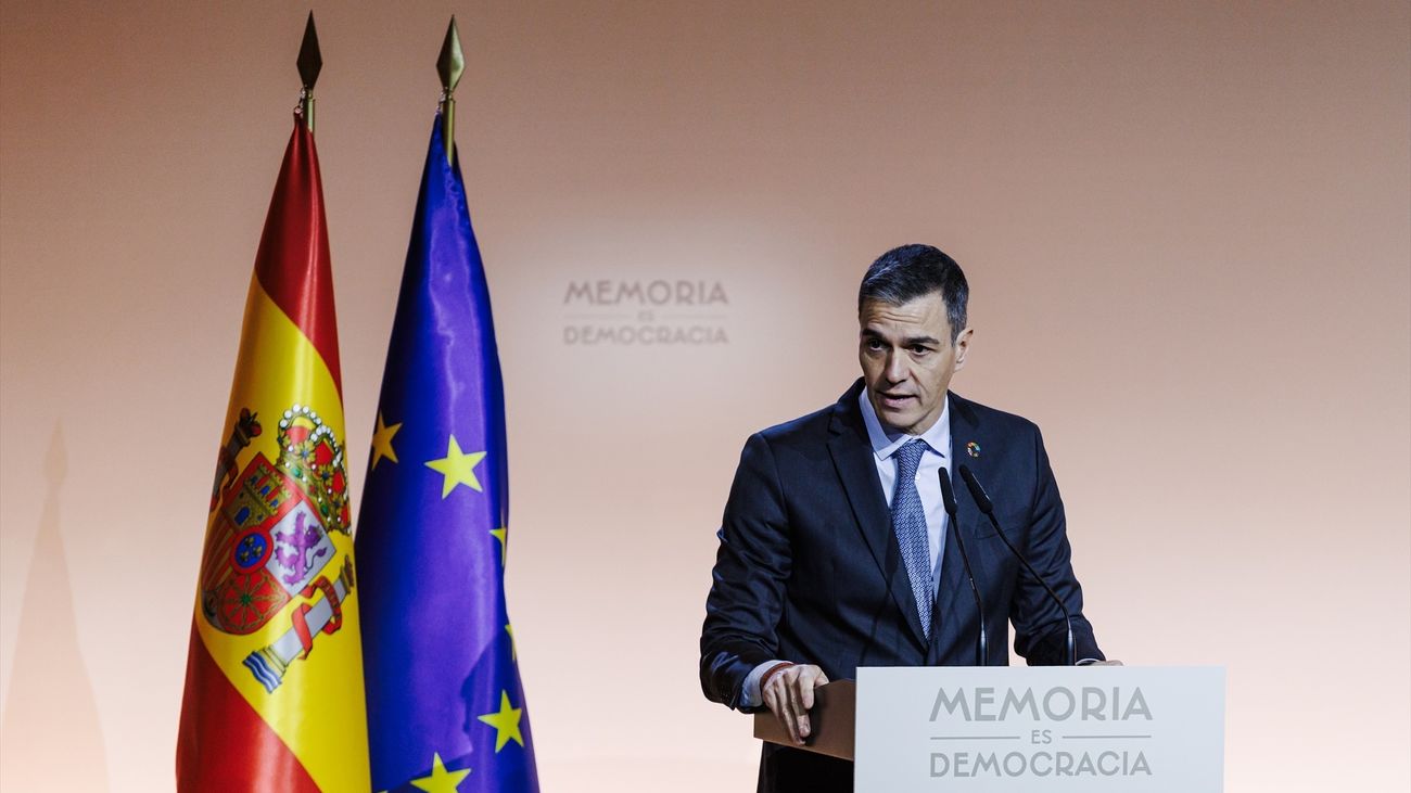 Sánchez anuncia un centenar de actos en 2025 por los 50 años de la muerte de Franco bajo el lema 'España en libertad'