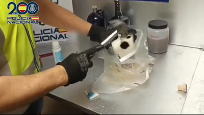 Detenido en el aeropuerto de Barajas con 4 kilos de cocaína escondidos en colonias