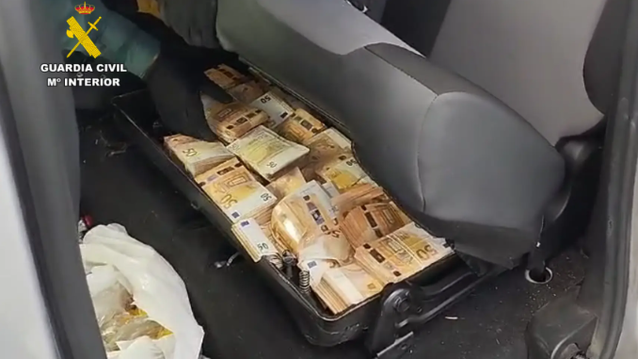 Dinero incautado en un coche