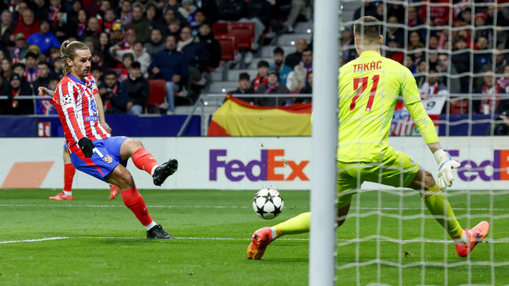 Griezmann ante el Slavia Bratislava / EFE