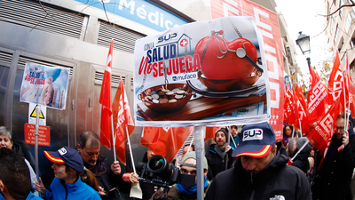 Centenares de funcionarios se manifiestan para exigir una solución para Muface