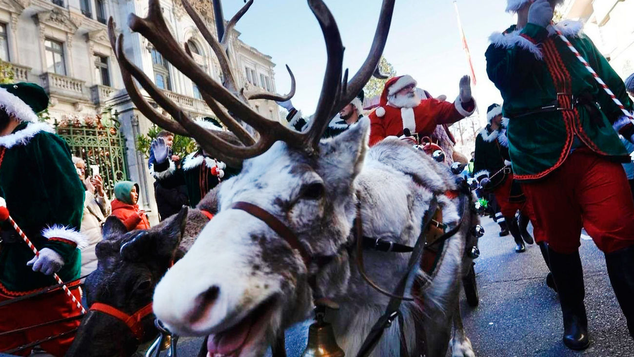 Polémica en El Escorial por el uso de renos en la visita de Papá Noel