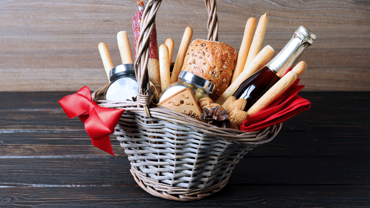 Solidaridad en Navidad: Reparto de cestas a mayores para combatir la soledad