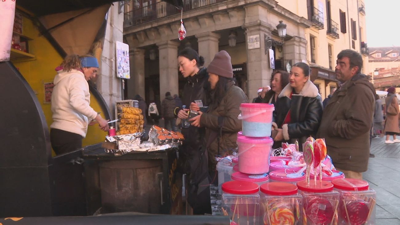 Comer castañas asadas en las calles de Madrid: 68 puestos abren sus puertas por Navidad