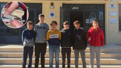 El espíritu de la Navidad: 6 adolescentes encuentran 3.000 euros en la calle y llaman al 112 para devolverlo