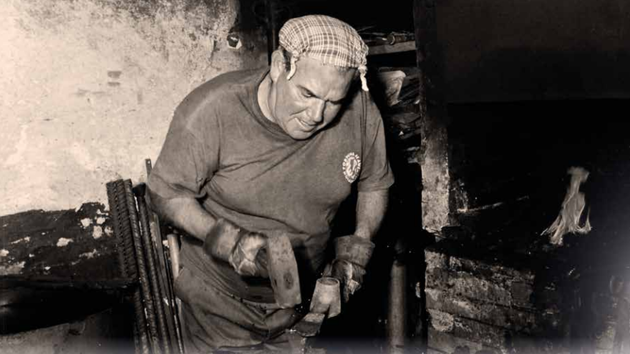 Imagen de un herrero para el calendario de 2025 de Colmenar Viejo