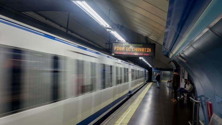 A lo largo de todo el periodo navideño, la compañía metropolitana está reforzando la circulación / EUROPA PRESS