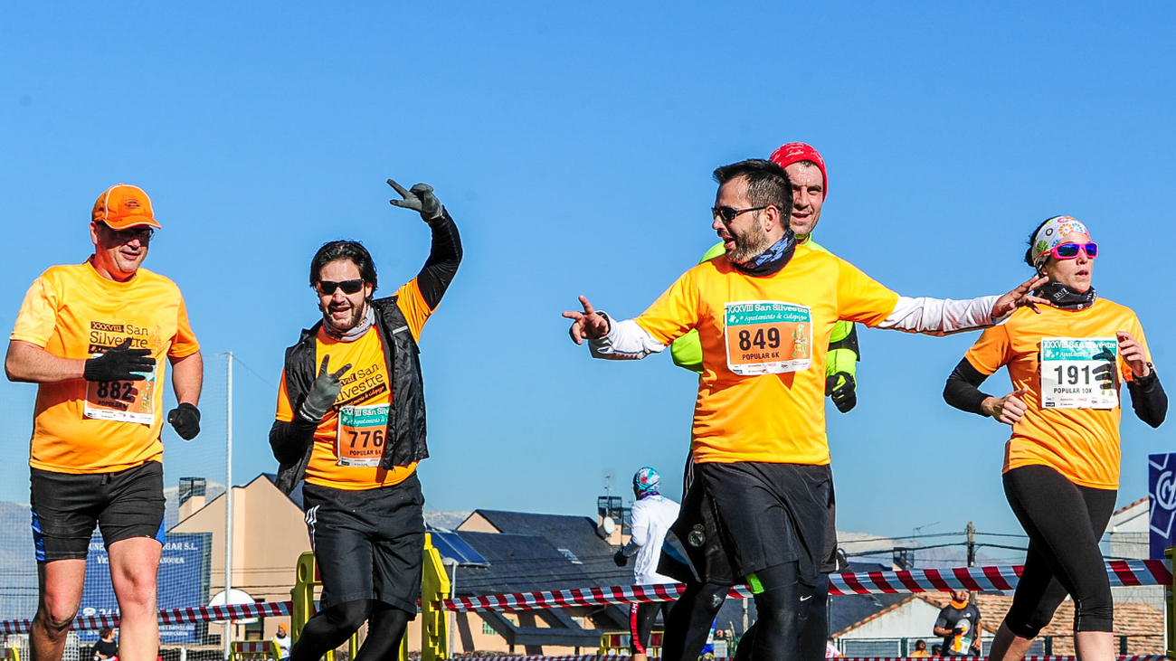Una San Silvestre con pinchos, refrescos, caldo y solidaridad en Galapagar