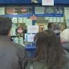 Colas en La Pajarita tras repartir dos grandes premios de la Lotería de Navidad