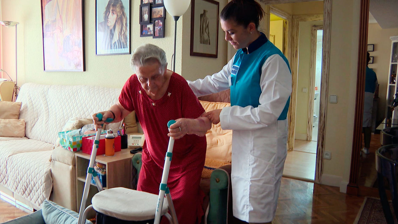 La Comunidad formará a migrantes para atender a personas dependientes y paliar así la falta de profesionales