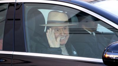 Raphael recibe el alta tras diez días ingresado en el Hospital 12 de Octubre