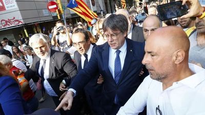 Levantan la suspensión a los mossos que ayudaron a Puigdemont en su huida
