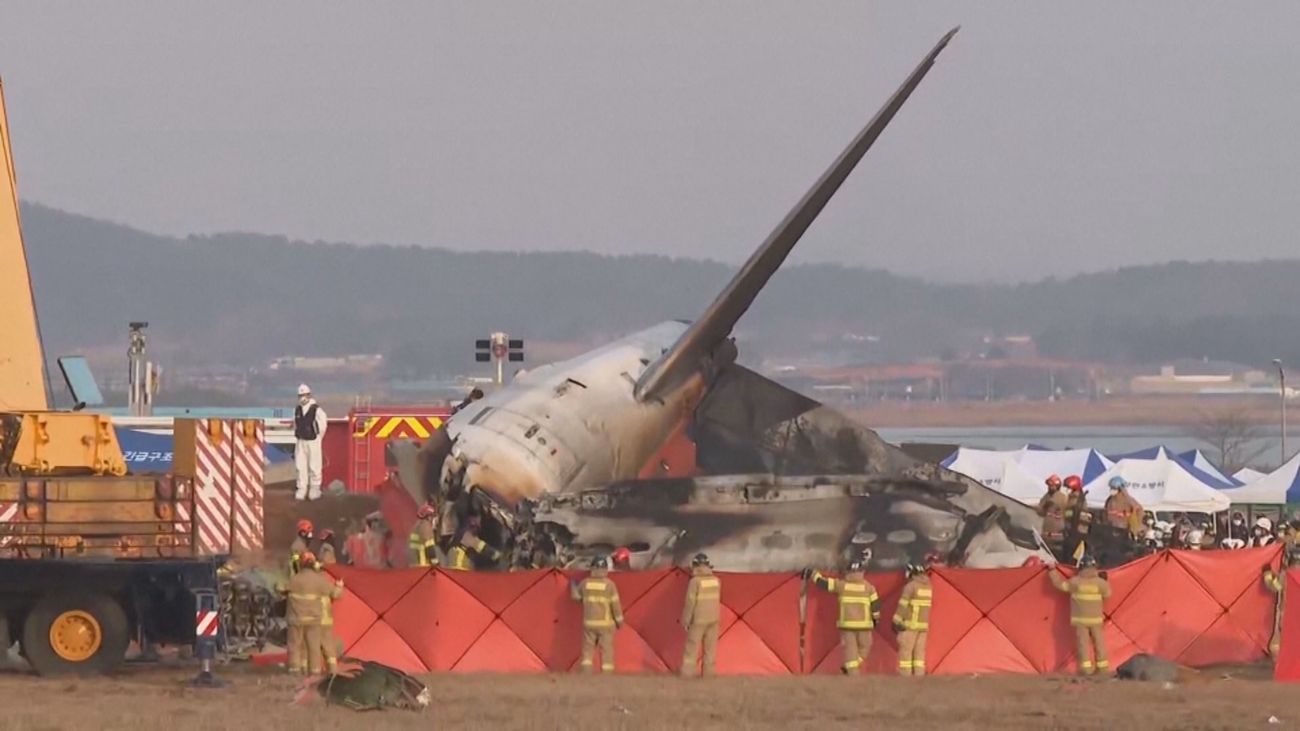 179 muertos y dos personas rescatadas en un accidente aéreo en Corea del Sur