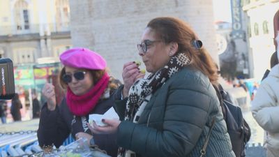 La Puerta del Sol, lista para las uvas y preúvas de Nochevieja