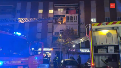 Nueve intoxicados por humo tras un incendio en un edificio de cuatro plantas en Aranjuez