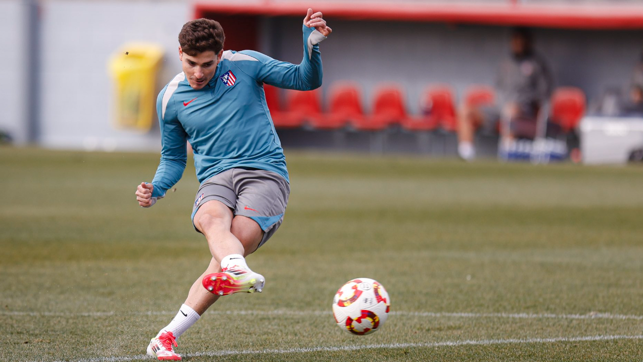 El Atlético ultima su partido de Copa con las bajas de Giménez y Lemar