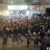 Cargas policiales en el acceso a Mestalla tras las protestas contra Peter Lim antes del Valencia-Real Madrid