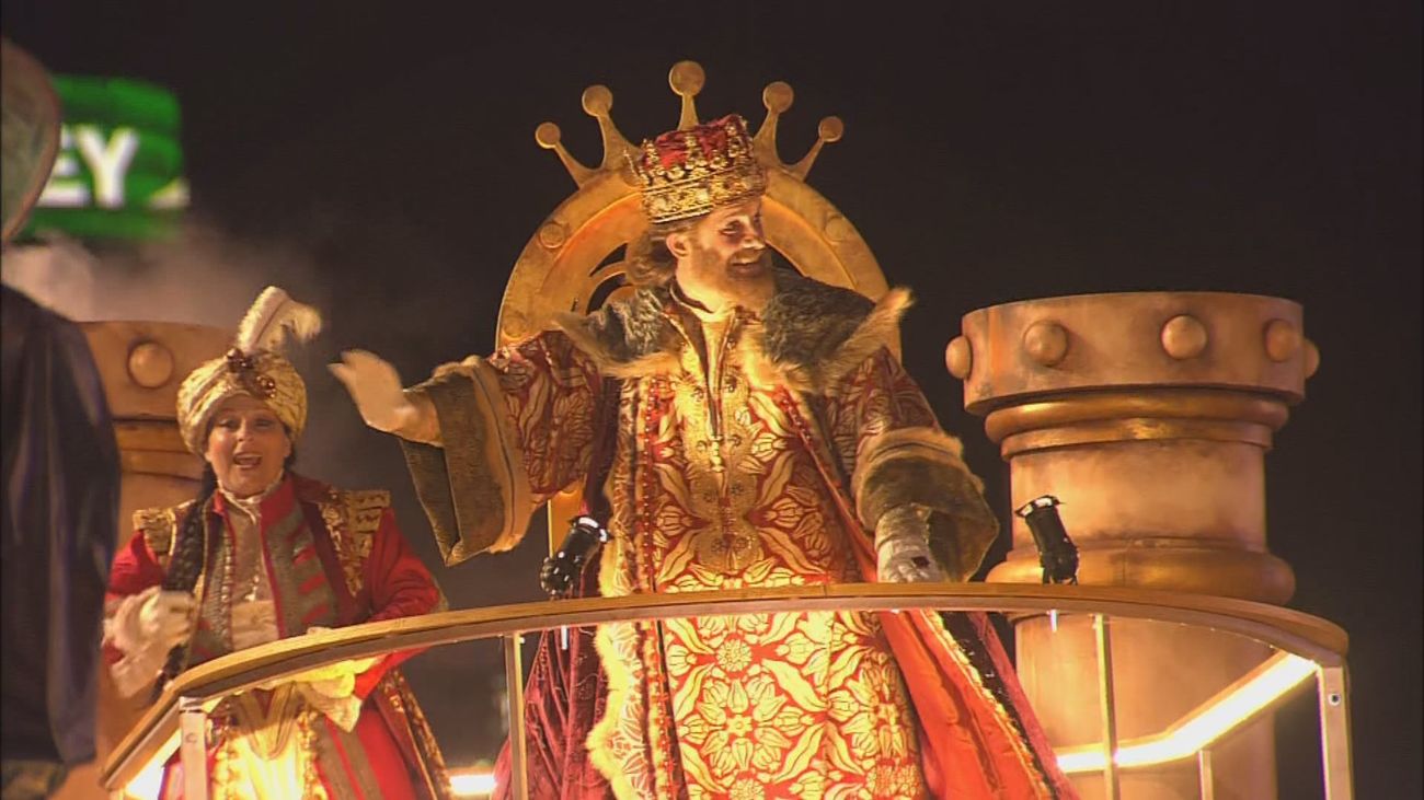 Vuelve triunfal el 'Rey Mago más guapo', nuestra Majestad Gaspar en la Cabalgata de Reyes