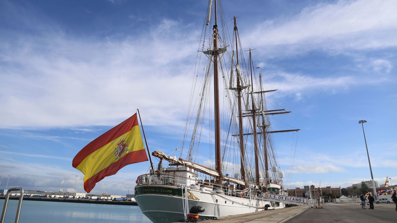 La princesa Leonor embarca en el buque Juan Sebastián de Elcano