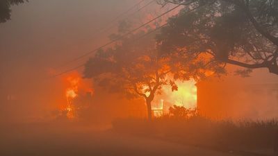 Los incendios de Los Ángeles dejan 2 muertos y fuerzan la evacuación de 80.000 personas