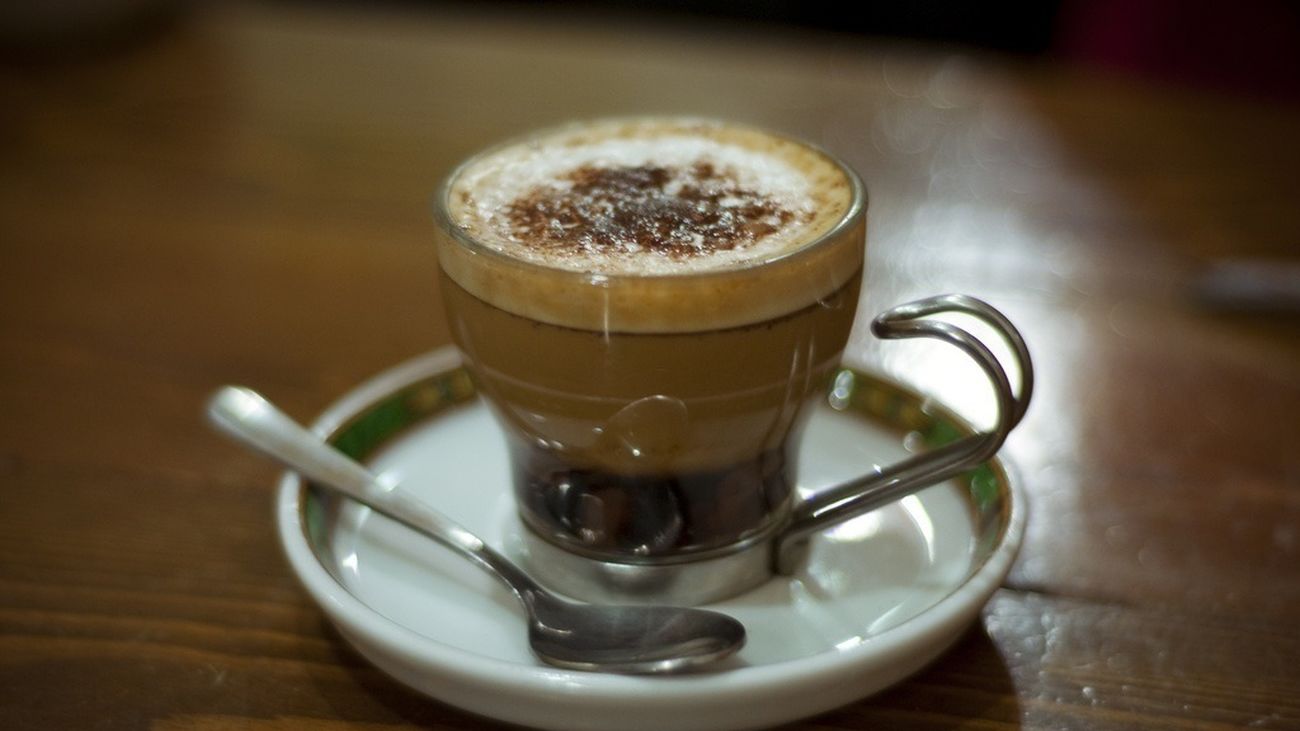 Tomar café por la mañana protege al corazón mejor que si lo tomamos durante todo el día