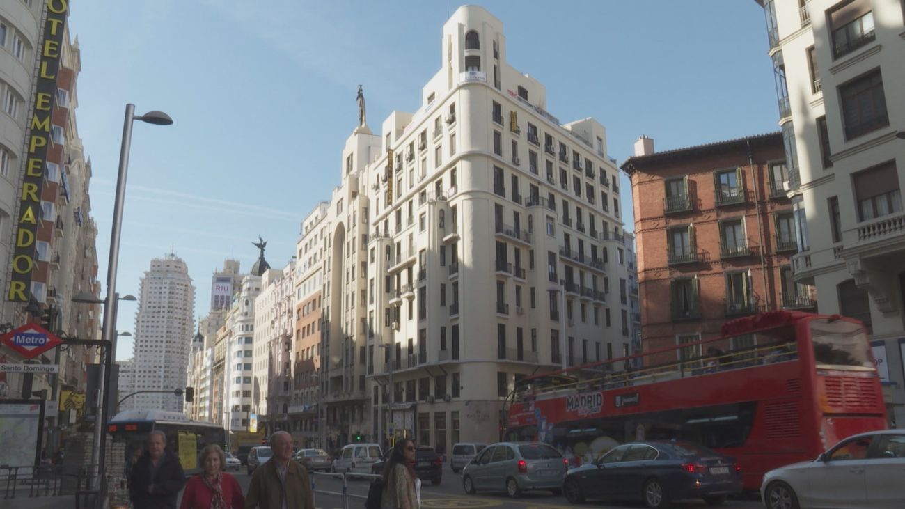 Los madrileños valoran vivir en Madrid con un notable alto, con la vivienda como asignatura pendiente