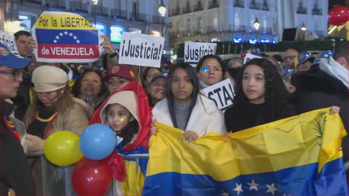 Venezolanos manifestándose en la Puerta del Sol / Telemadrid