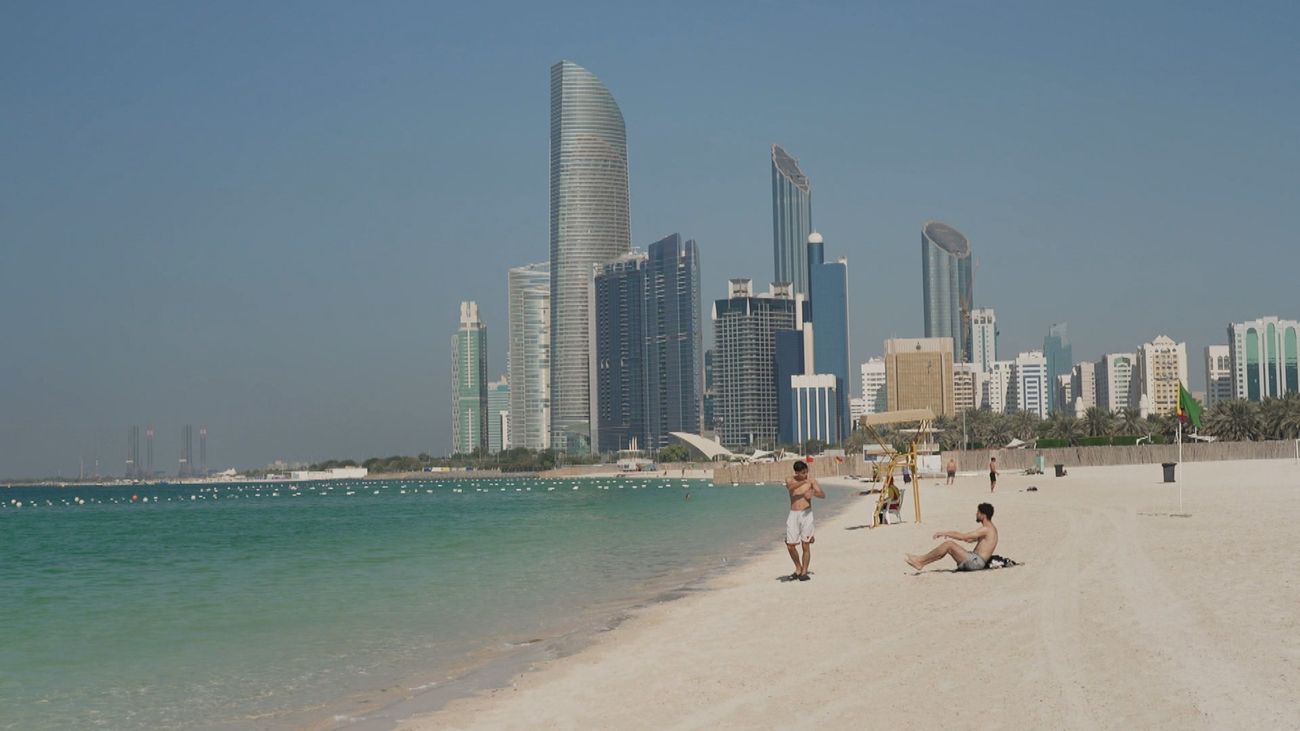 Abu Dabi, capital de los Emiratos Árabes Unidos y ciudad de los rascacielos