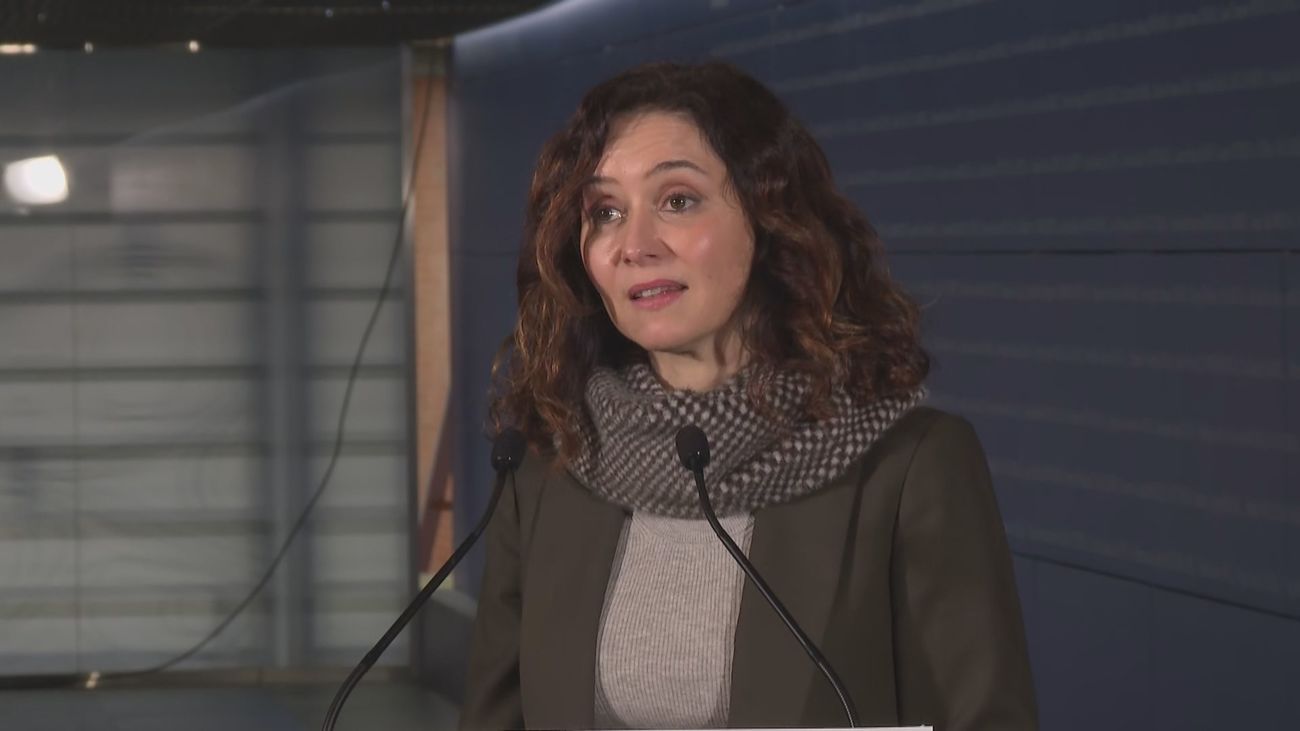 Ayuso inaugura la remodelación del vestíbulo de Atocha con un homenaje renovado a las víctimas del 11-M